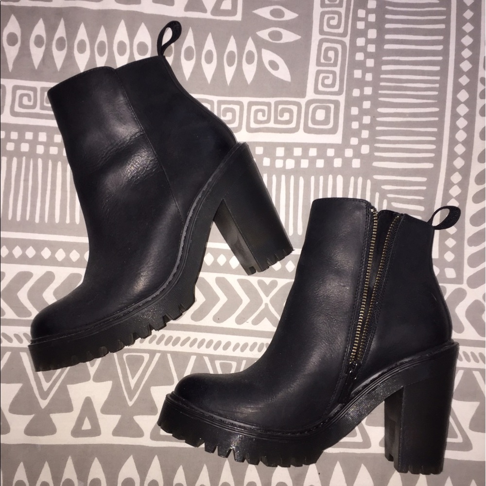 Dr. Martens Magdalena Wyoming Boots